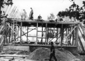 Srpen 1972. Stavba nové Rosničky se zvedá do výše.